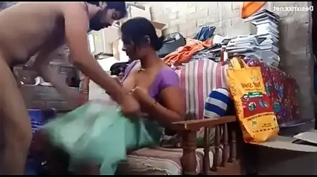 Maduro tocando el coño de su esposa